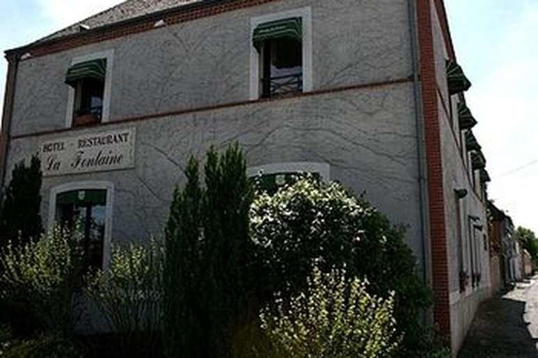 Auberge De La Fontaine Aubigny-sur-Nère Esterno foto